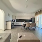 Albert's House For Rent Feriehus Vlorë